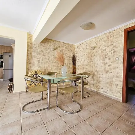 Luna Apartment